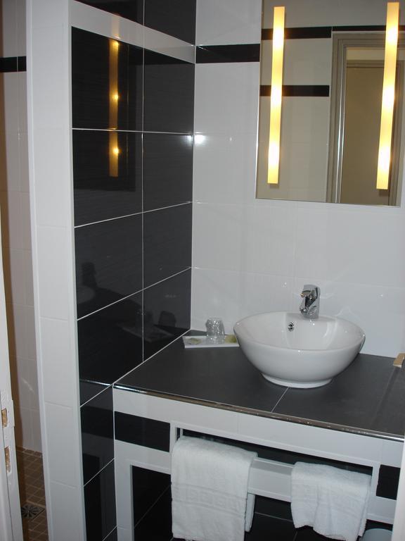 Hotel-Restaurant Du Lac Joue-les-Tours Room photo