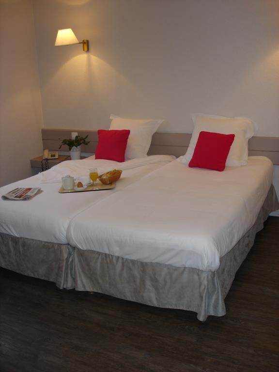 Hotel-Restaurant Du Lac Joue-les-Tours Room photo