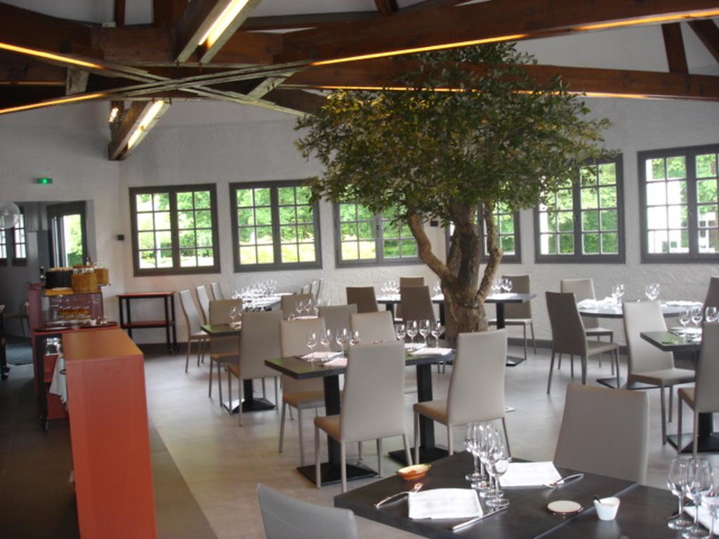 Hotel-Restaurant Du Lac Joue-les-Tours Exterior photo