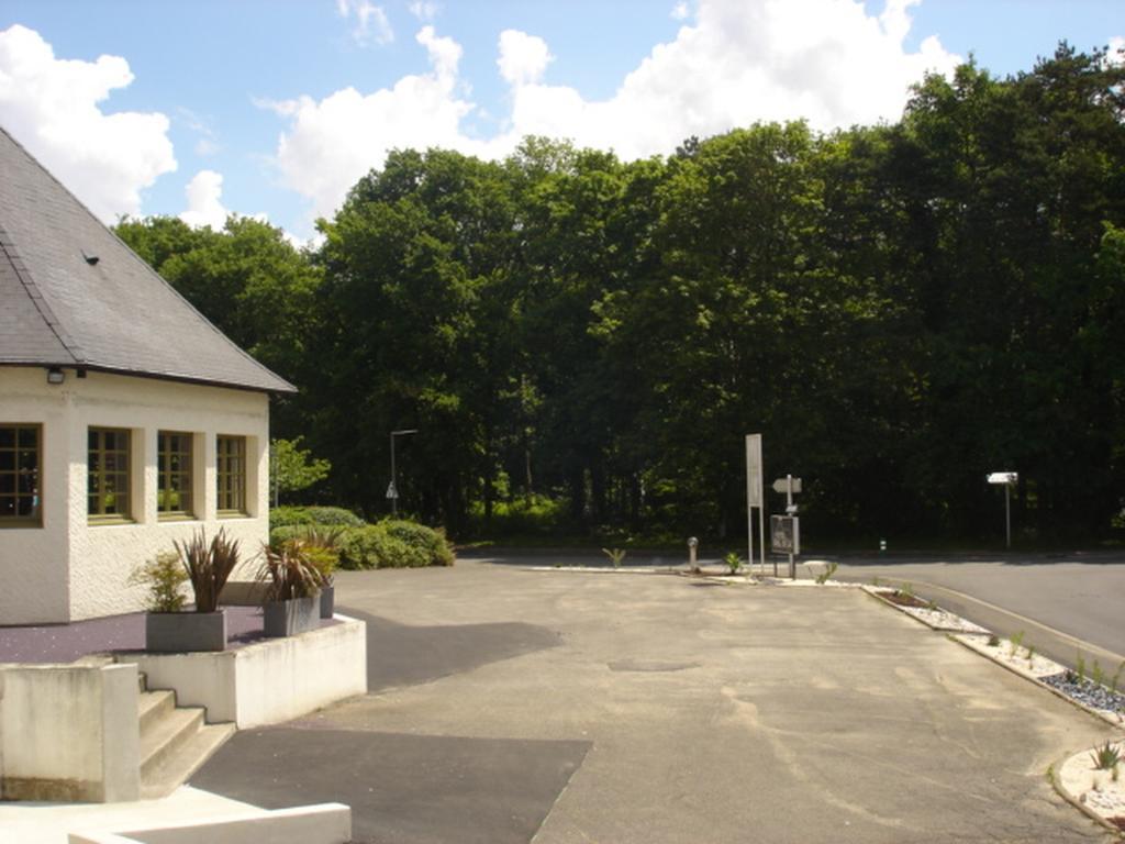 Hotel-Restaurant Du Lac Joue-les-Tours Exterior photo