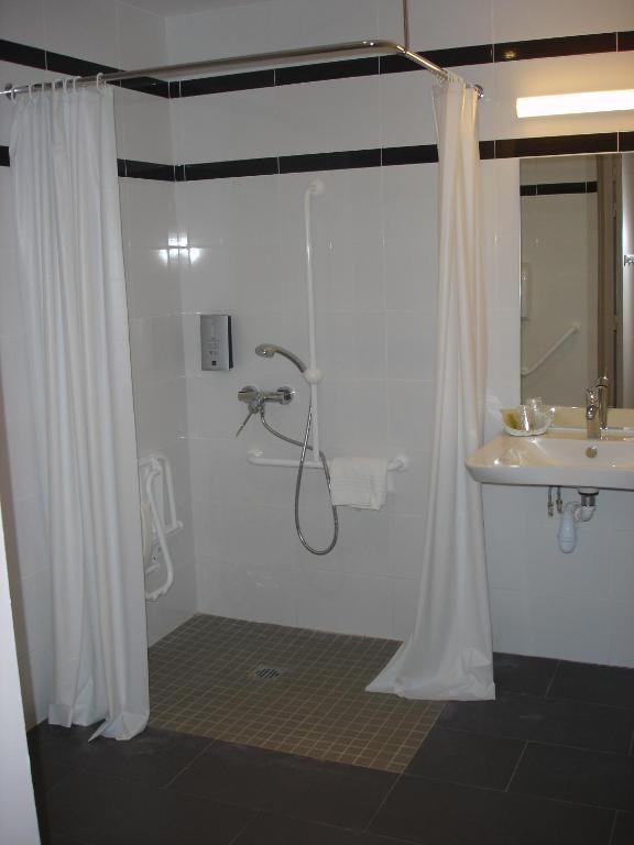 Hotel-Restaurant Du Lac Joue-les-Tours Room photo